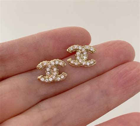 chanel cc stud earrings crystal.